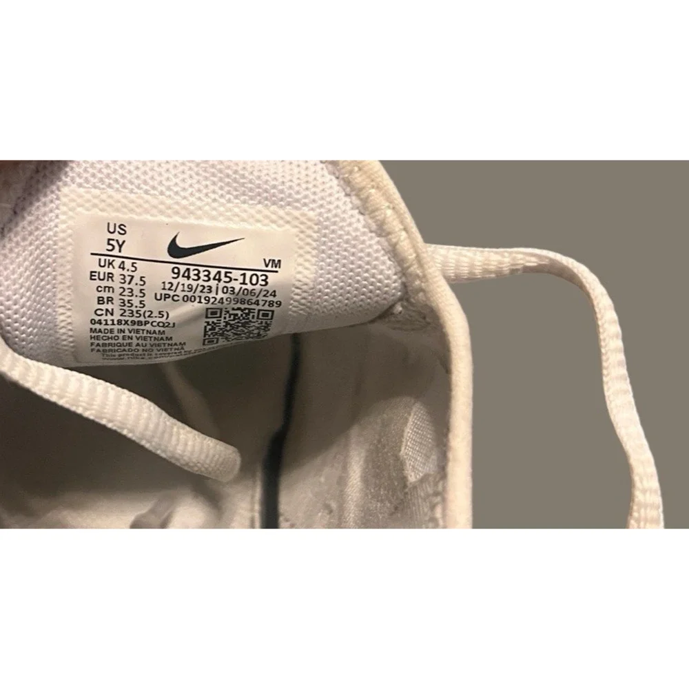 SIZE 5Y- NIKE Air Max 270 Running Shoes, White & Metallic Silver | 943345-103